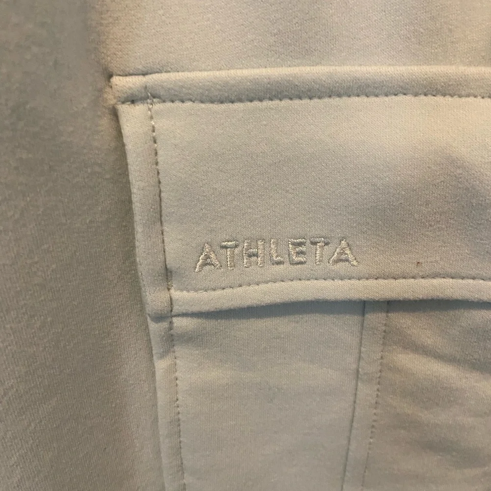Athleta Glacier Easy Fleece Straight Cargo Pant and Easy Fleece crop. - Picture 3 of 9